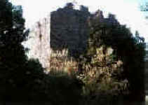 Torre merlata del castello di Latina - Ph.  ENZO MAIELLO 1998